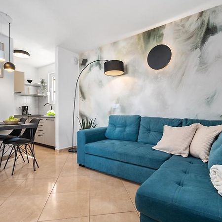 Villa Lux โพรไมนา ภายนอก รูปภาพ