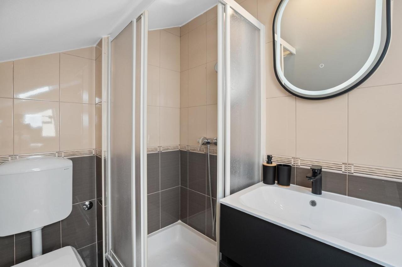 Villa Lux โพรไมนา ภายนอก รูปภาพ